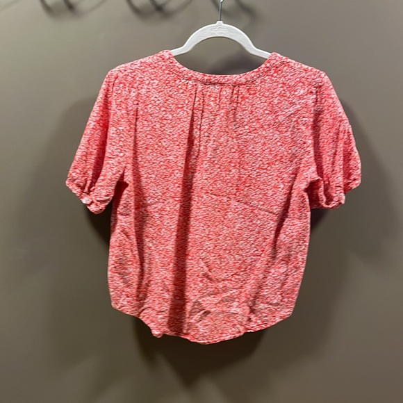 Size small, Universal Thread top. - Picture 2 of 3